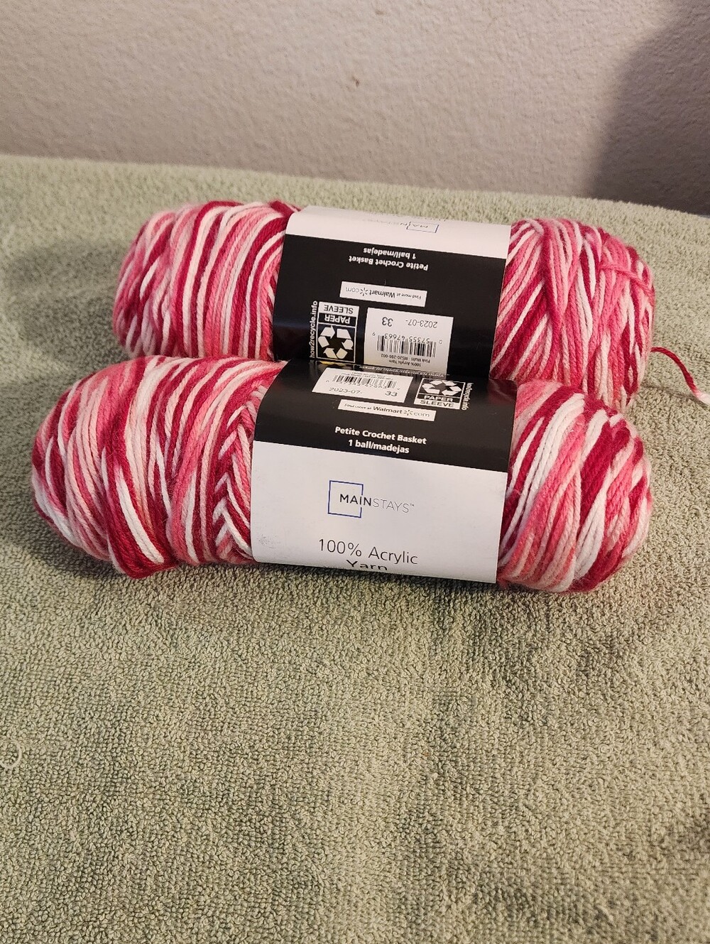 Mainstays Red & White Variegated Acrylic Yarn - Pack of 2